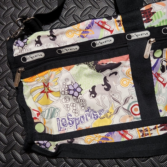 LeSportsac Graphic Multicoloured Sports Bag - Picture 2 of 5
